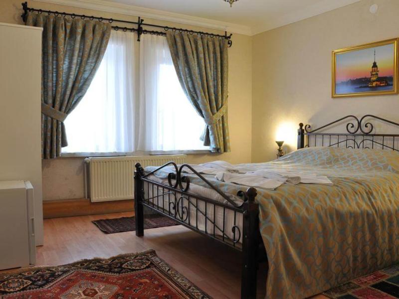 Blue Moon Cave Hotel