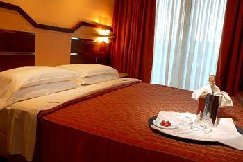 Golden Tulip Bellambriana