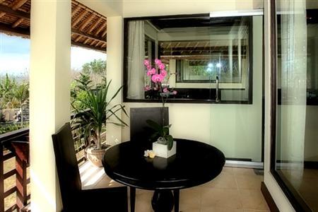 Blue Point Bay Villas & Spa