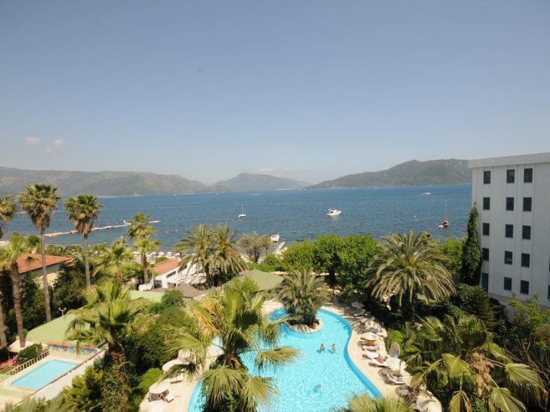 Tropical Beach Hotel