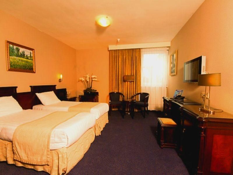 XO Hotels Blue Square