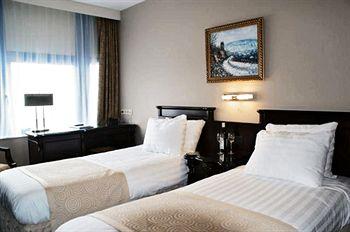 XO Hotels Blue Square