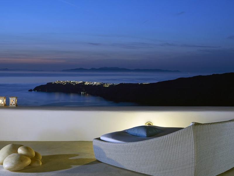 White Santorini Suites & Spa