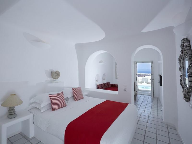 White Santorini Suites & Spa