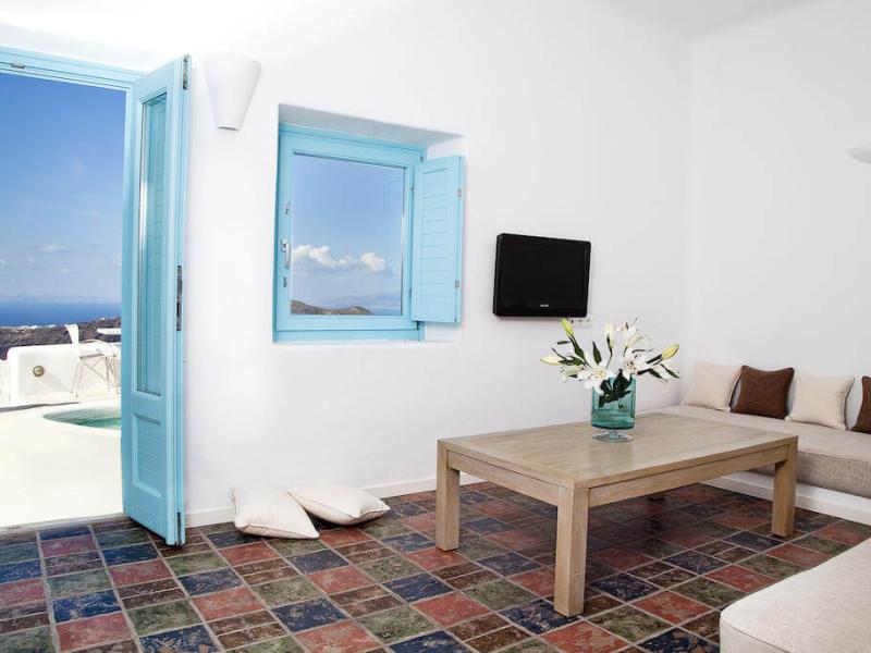 White Santorini Suites & Spa