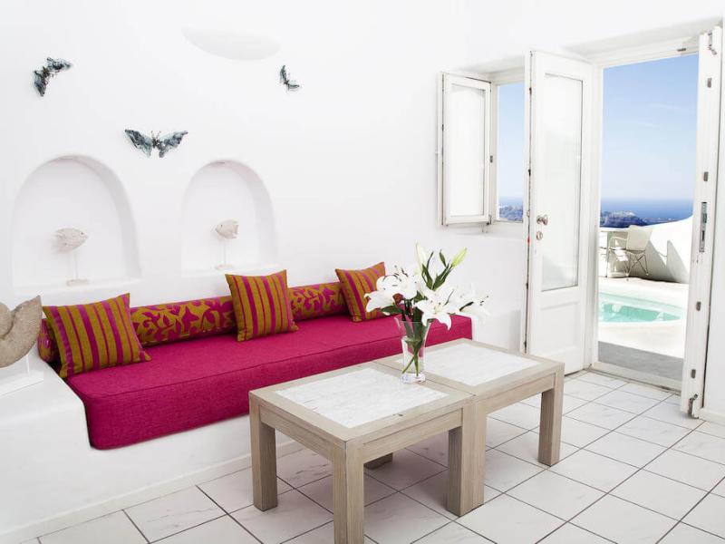 White Santorini Suites & Spa