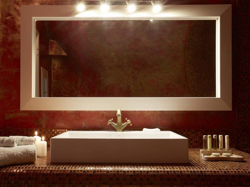 White Santorini Suites & Spa