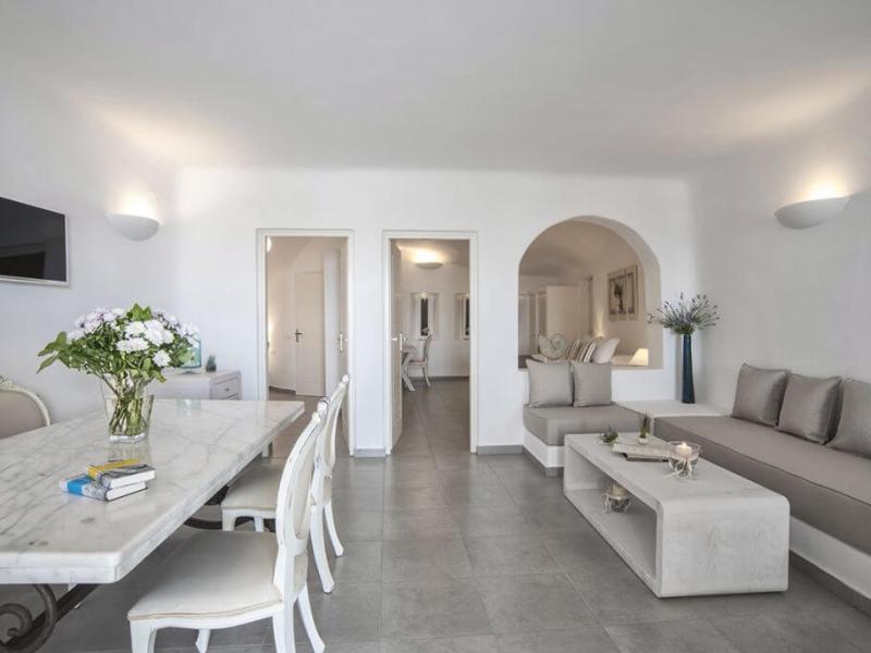 White Santorini Suites & Spa