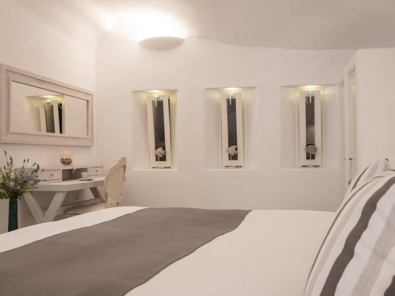 White Santorini Suites & Spa