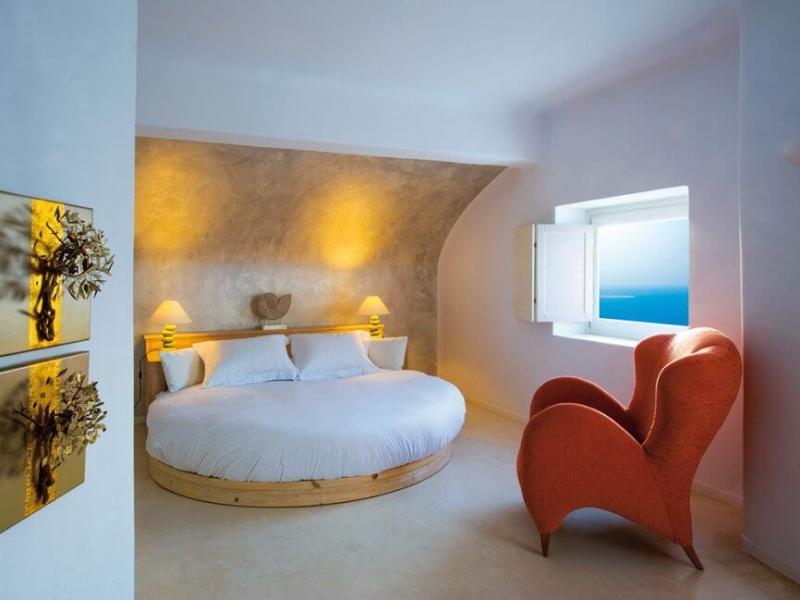 White Santorini Suites & Spa