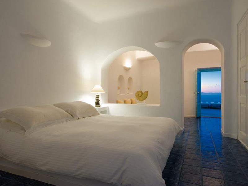 White Santorini Suites & Spa