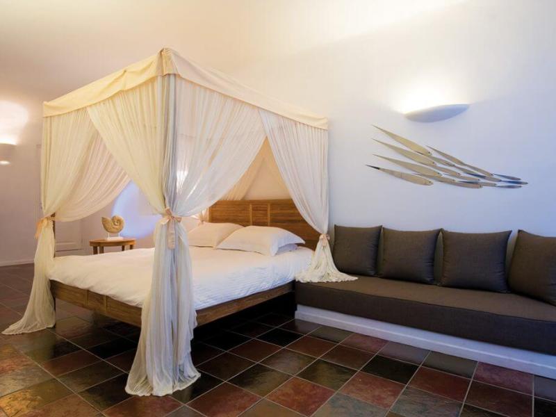 White Santorini Suites & Spa