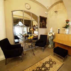 Almandine Apartment Hotel