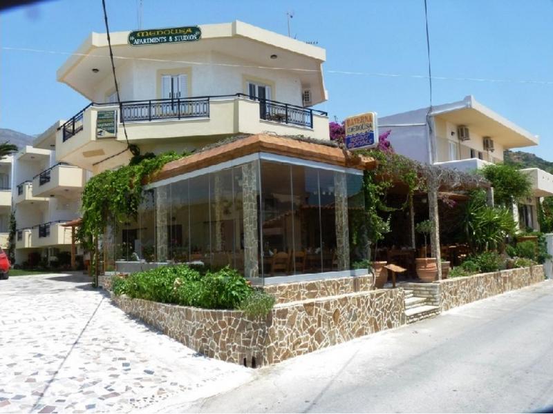 Medousa Apartments & Taverna