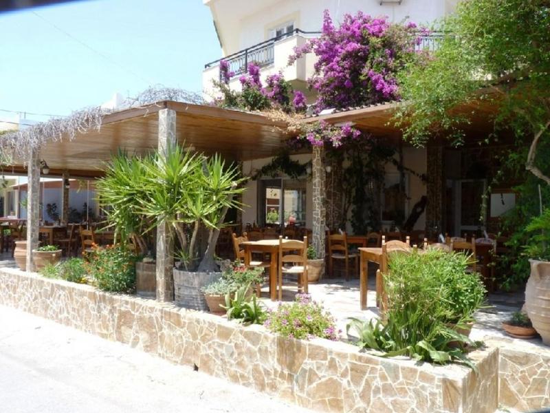 Medousa Apartments & Taverna