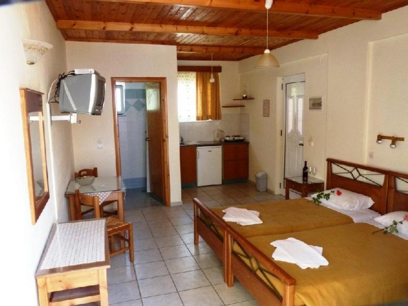 Medousa Apartments & Taverna
