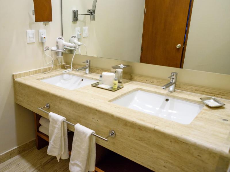 Krystal Urban Cancun Centro