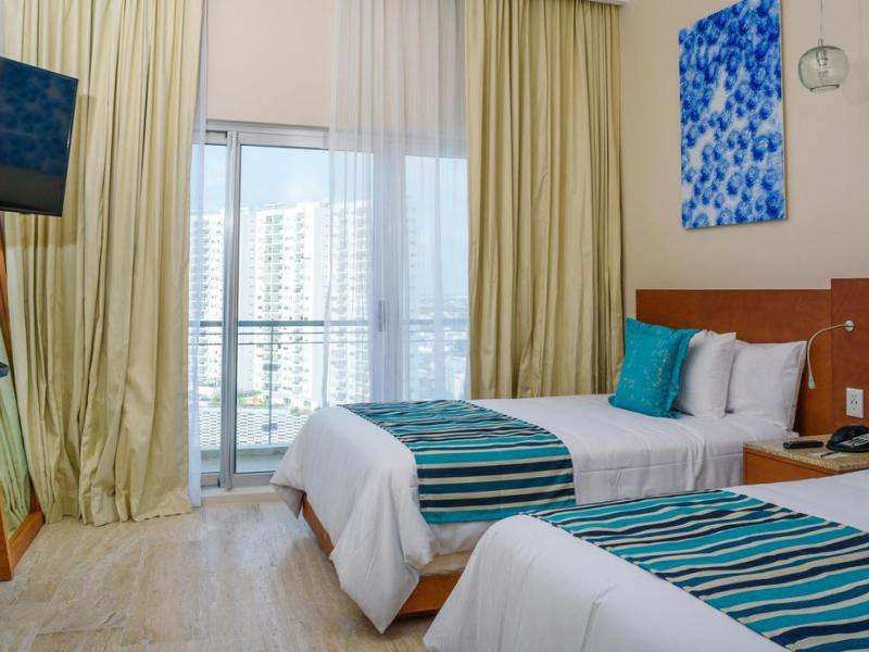 Krystal Urban Cancun Centro