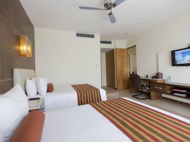 Krystal Urban Cancun Centro