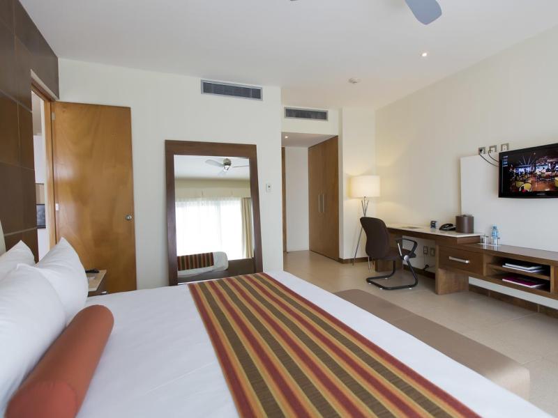 Krystal Urban Cancun Centro