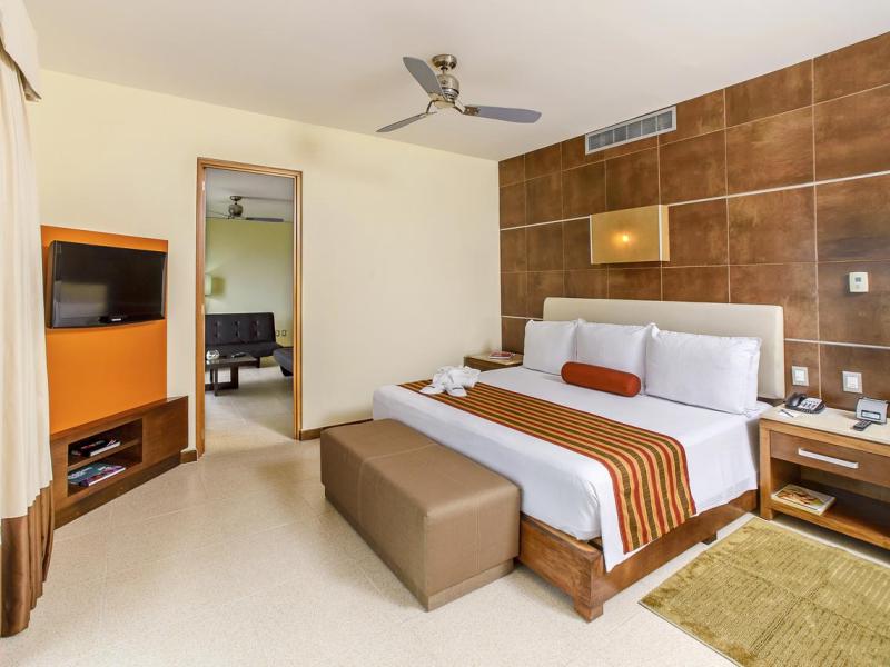 Krystal Urban Cancun Centro