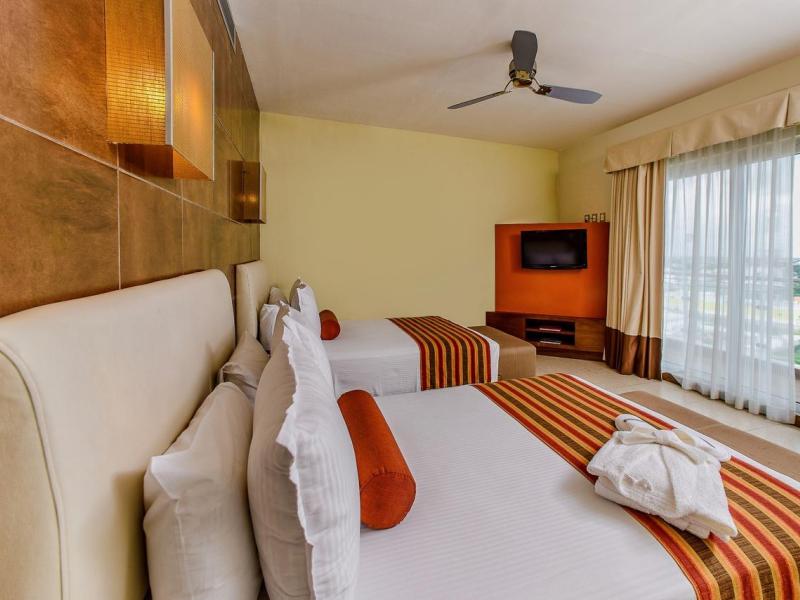 Krystal Urban Cancun Centro