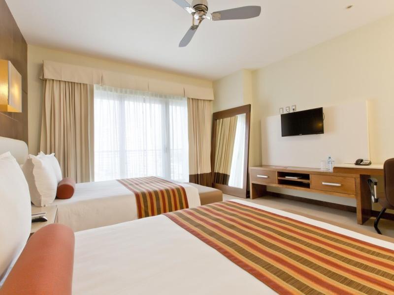 Krystal Urban Cancun Centro