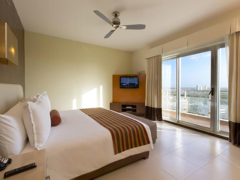 Krystal Urban Cancun Centro