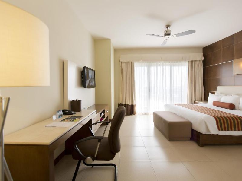 Krystal Urban Cancun Centro