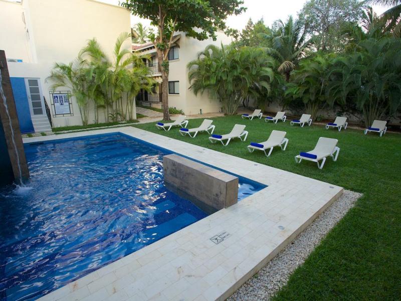 Nina Hotel & Beach Club