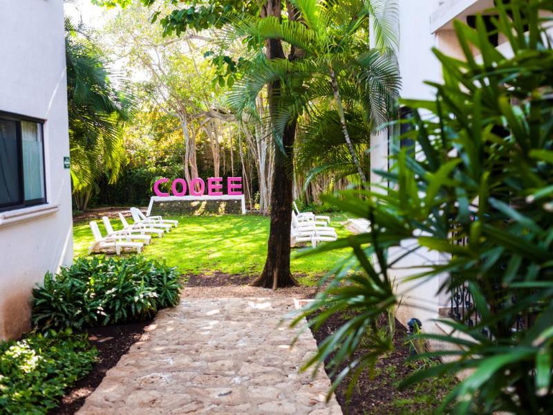 Nina Hotel & Beach Club