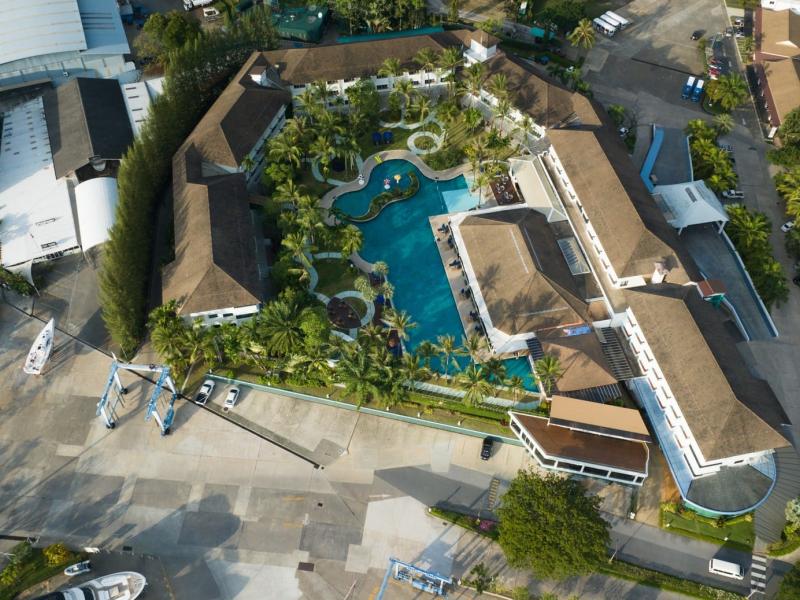 NH Boat Lagoon Resort