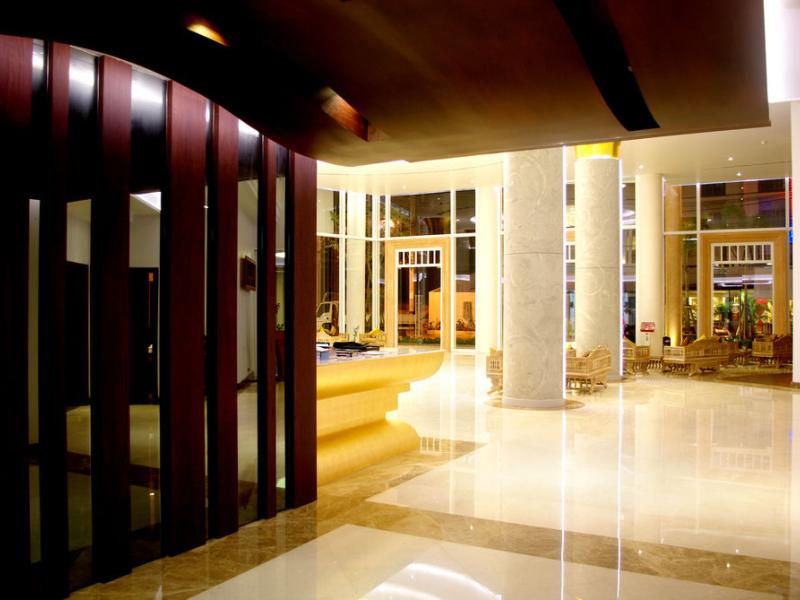Aiyara Grand Hotel
