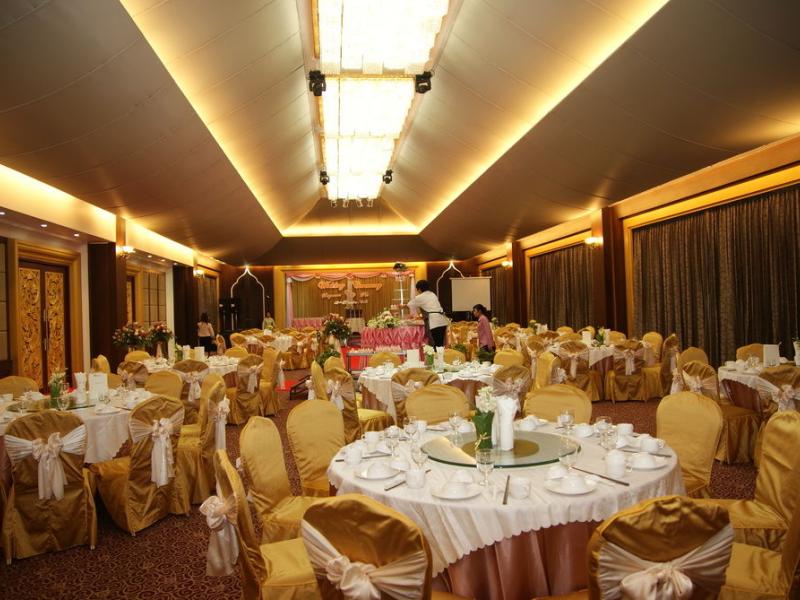 Aiyara Grand Hotel