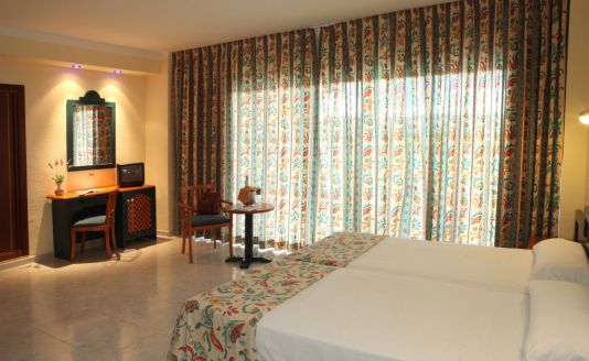 AzuLine Hotel Coral Beach