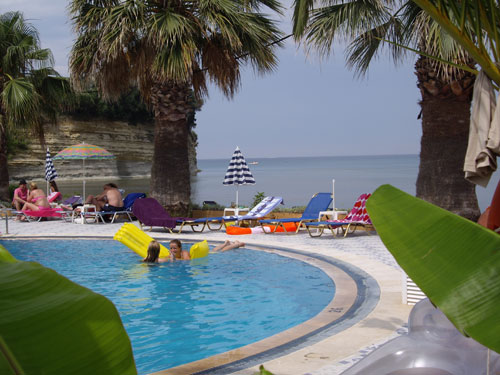 Maria`s Beach Hotel & Apartments