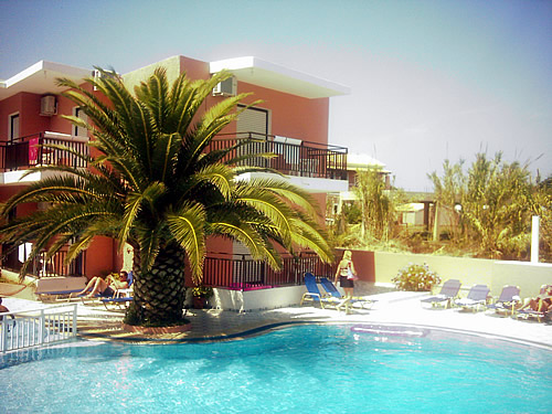 Maria`s Beach Hotel & Apartments