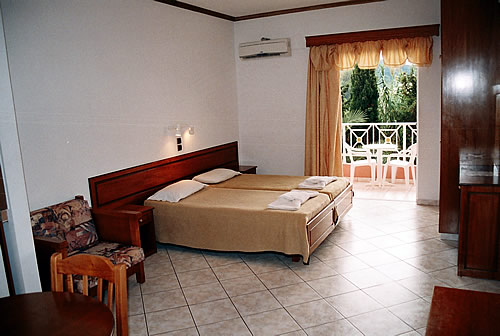 Maria`s Beach Hotel & Apartments