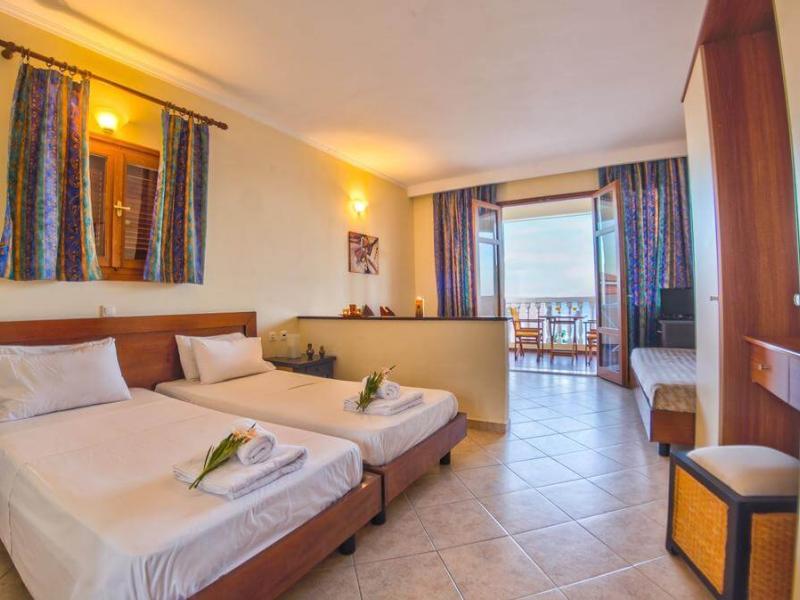 Loukas Studio & Apartments