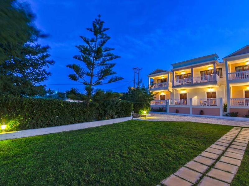 Loukas Studio & Apartments