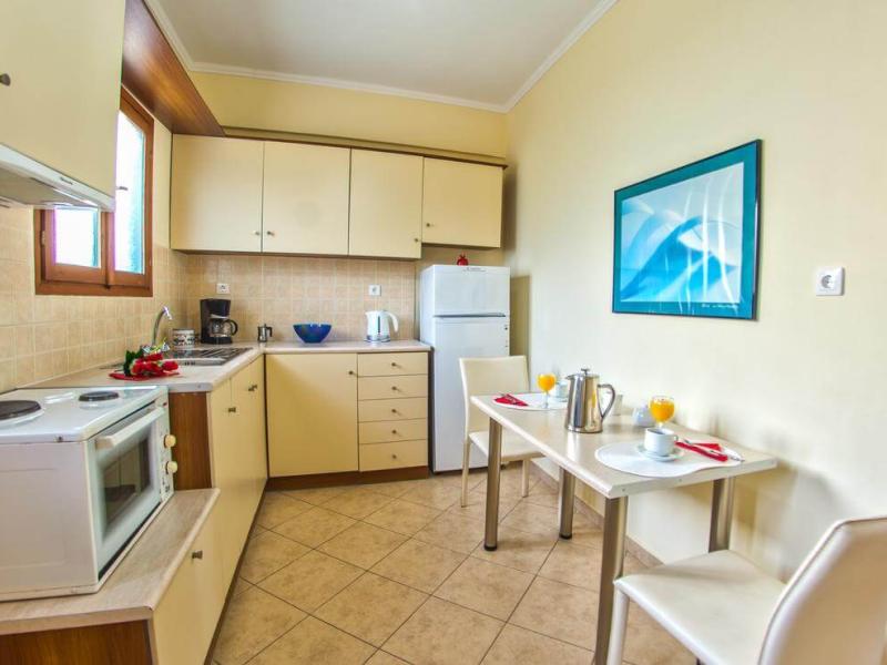 Loukas Studio & Apartments