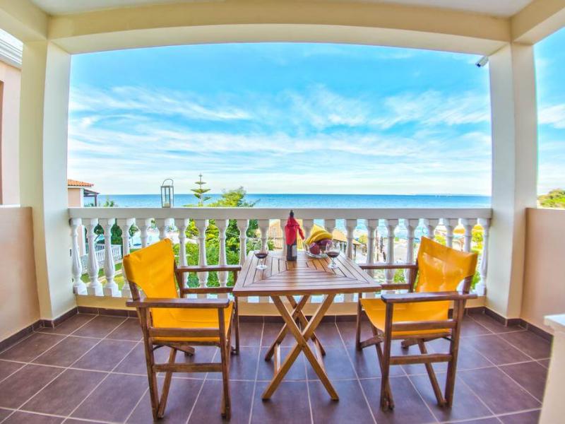 Loukas Studio & Apartments