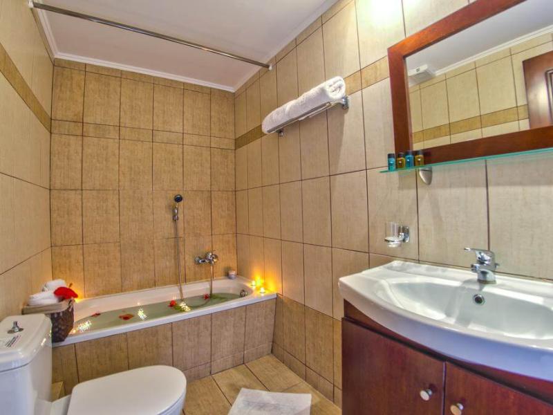 Loukas Studio & Apartments