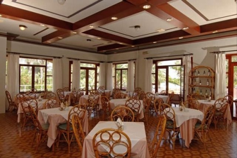 Zeus Hotels Palm Beach