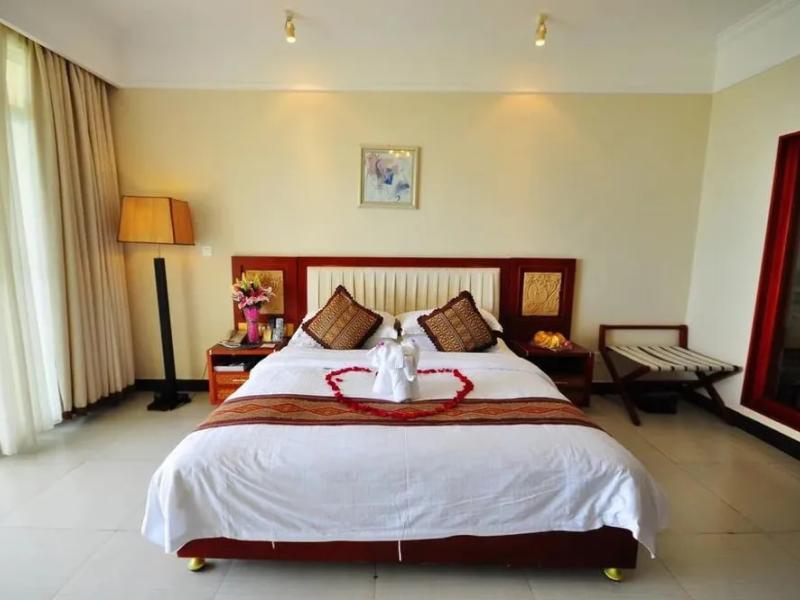 Yelan Bay Resort
