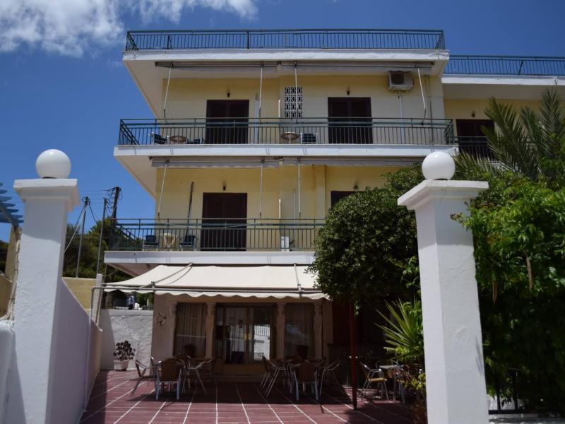 Hotel Karyatides