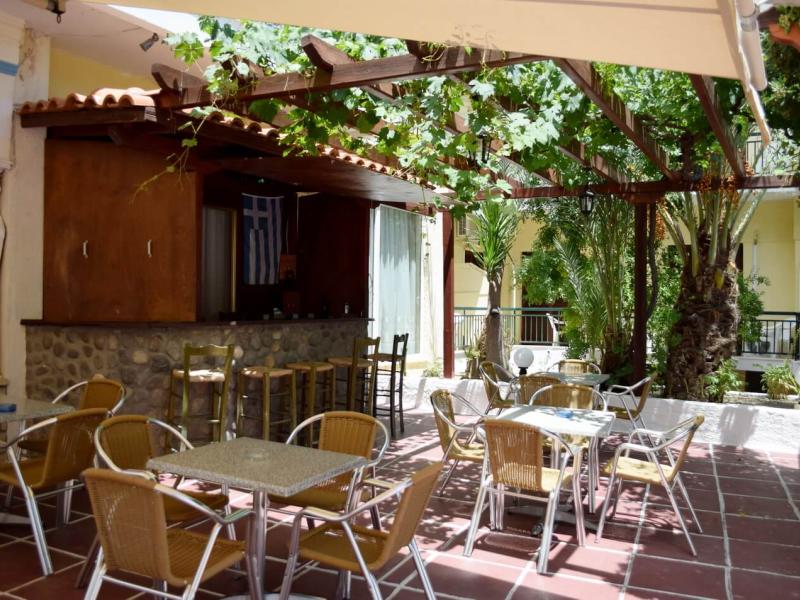 Hotel Karyatides