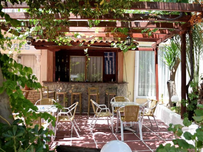 Hotel Karyatides