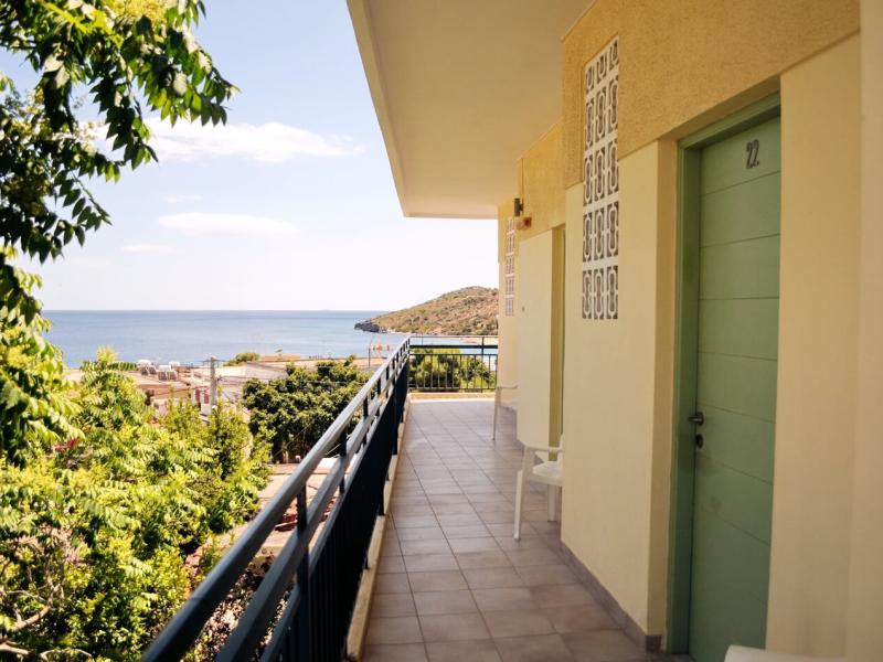 Hotel Karyatides