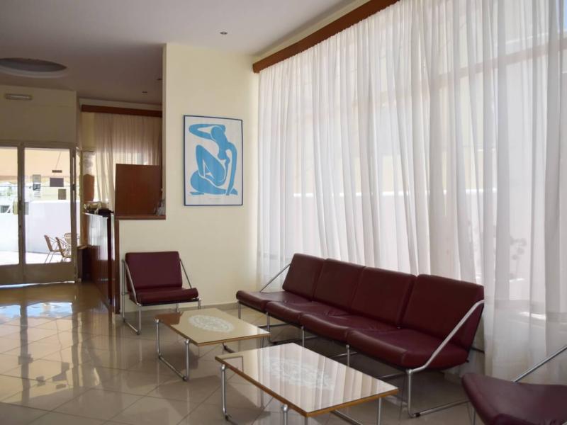 Hotel Karyatides